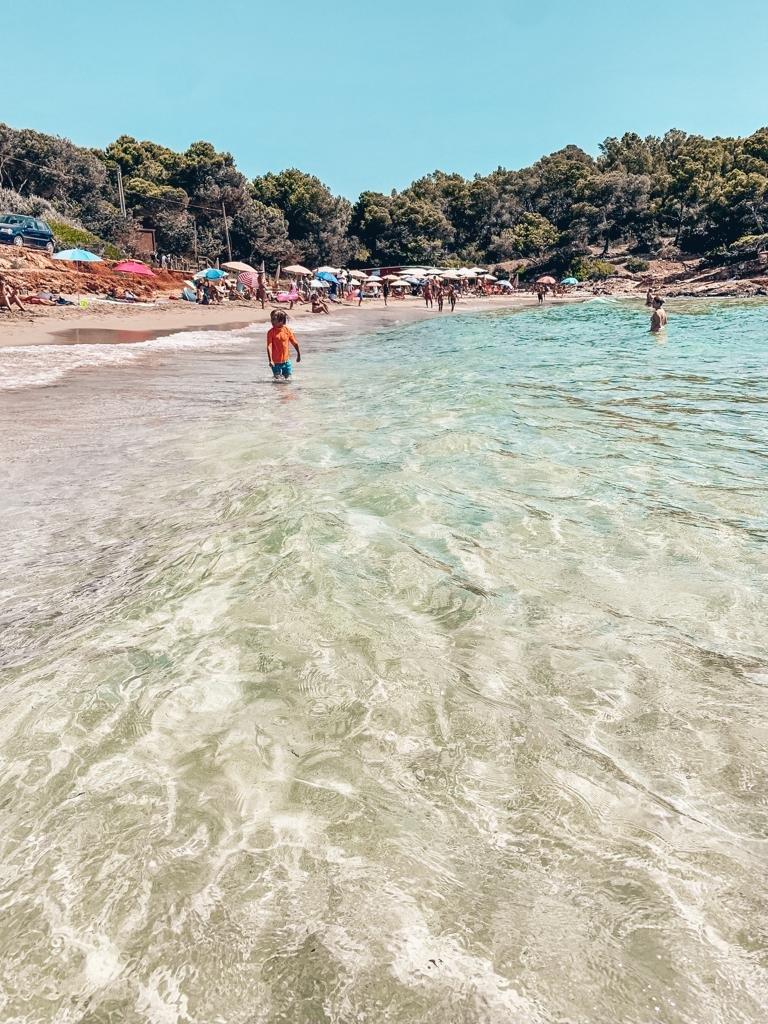 Aiyanna Ibiza Restaurant und Beach Club Strand kristallklres Wasser Meer