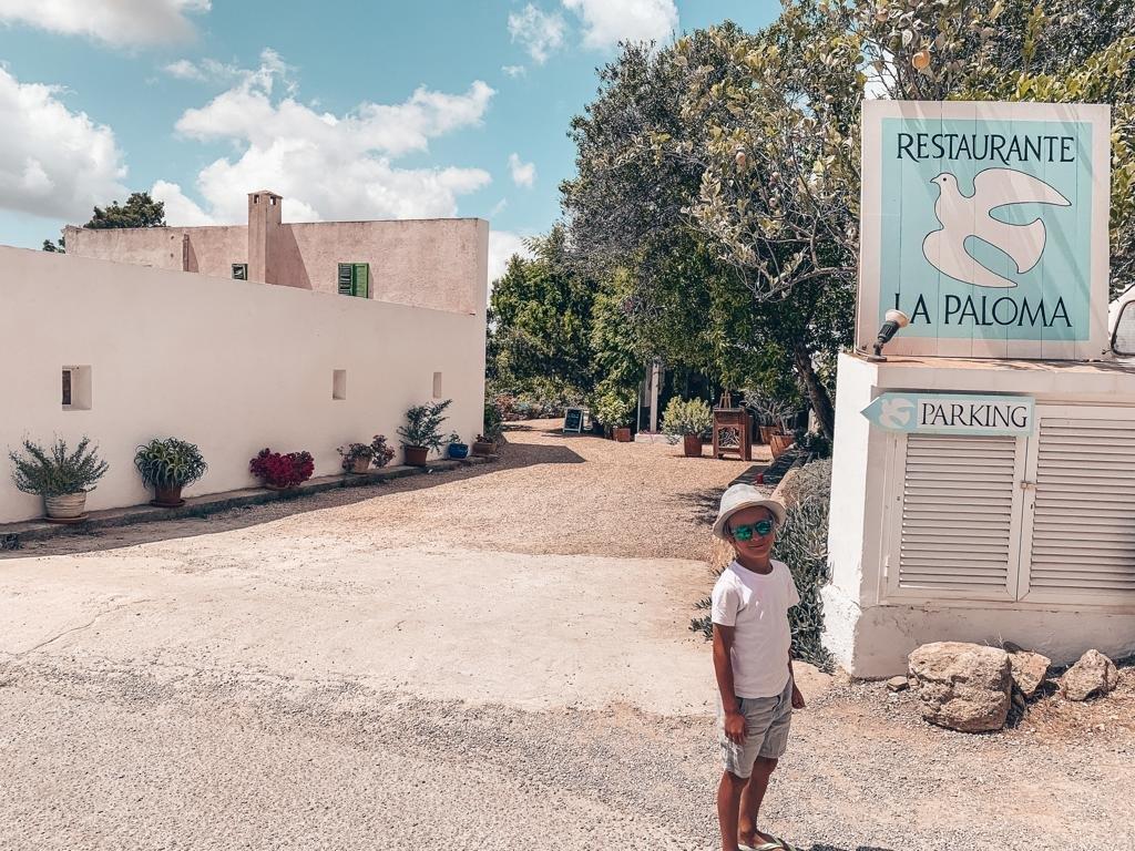 La Paloma Cafe & Restaurant san Lorenzo IbizaLa Paloma Cafe & Restaurant san Lorenzo Ibiza Einfahrt