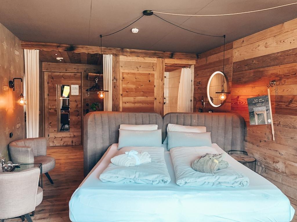 SEPP Alpine Boutique Hotel Adults Only Zimmer Bett