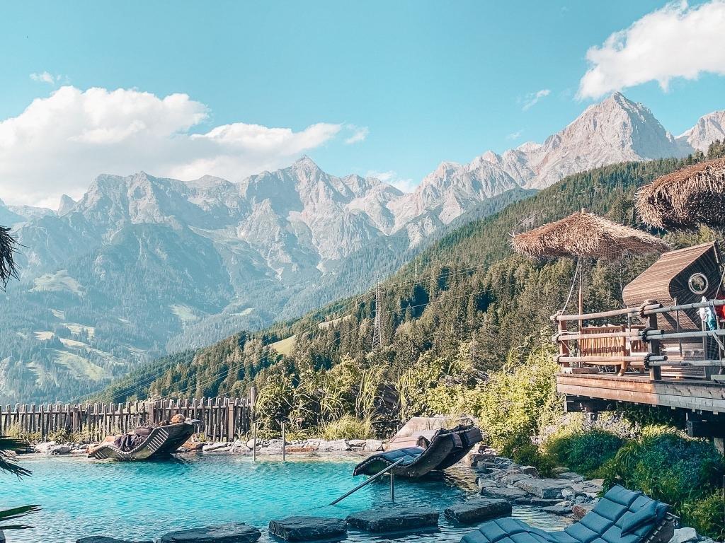 Boho Hotel Jufenalm Naturbadeteich mit Aussicht