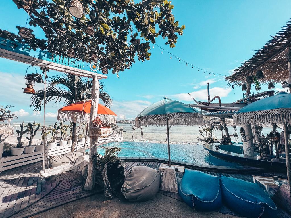 Nusa Ceningan Beach Clubs