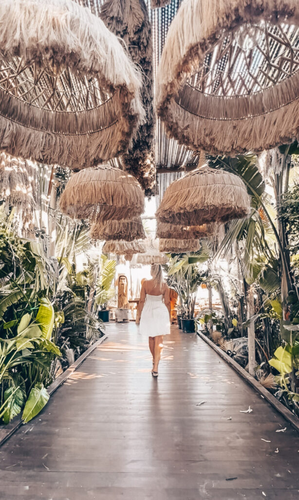 Ellie Baia Ronda Beach Club